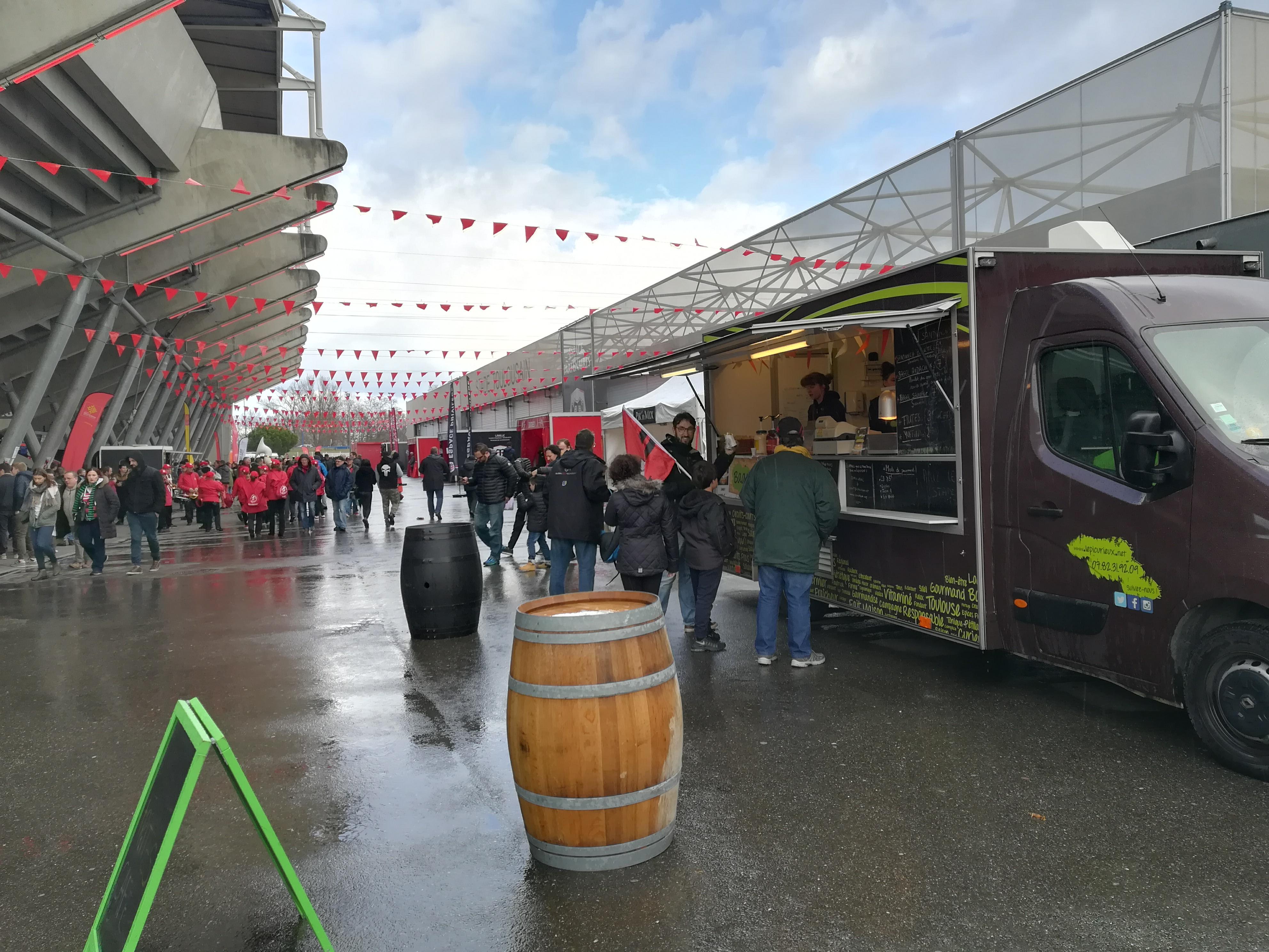 Les Foodtrucks sur le parvis du stade