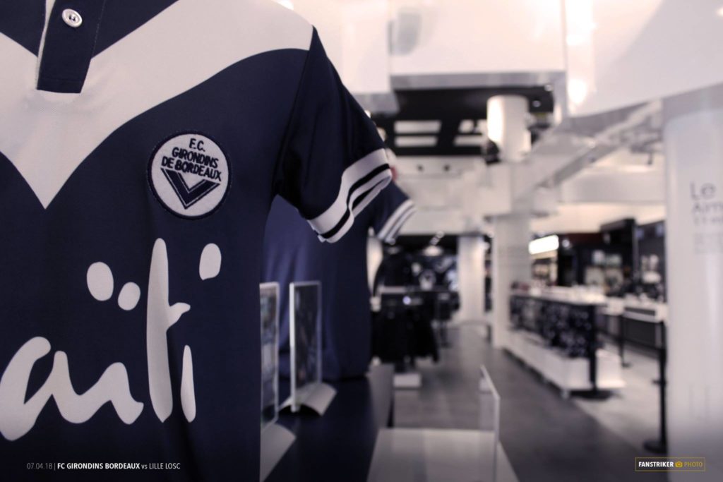 Le Maillot du titre en 1999 dans la boutique du Matmut