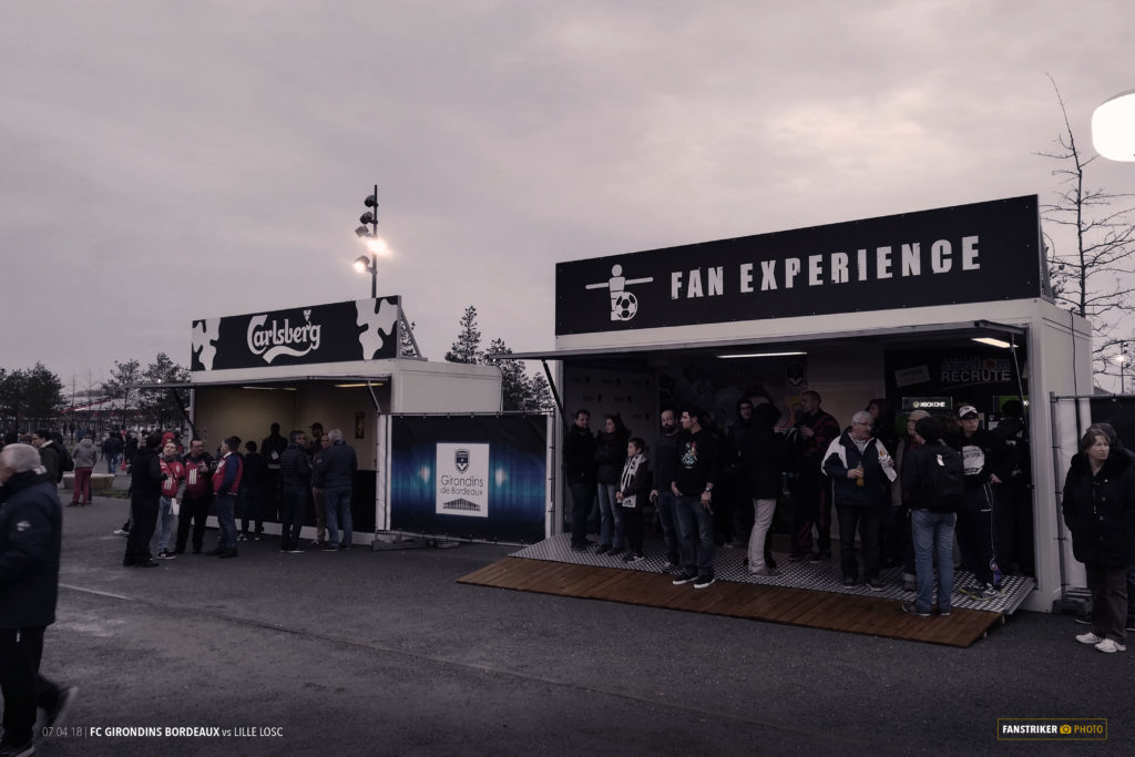 L'un des stands situés sur la Fan Zone du Matmut Atlantique