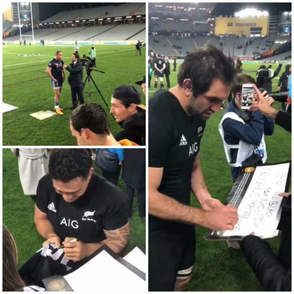 Joueurs passant du temps avec les fans en après match Joueurs passant du temps avec les fans en après match