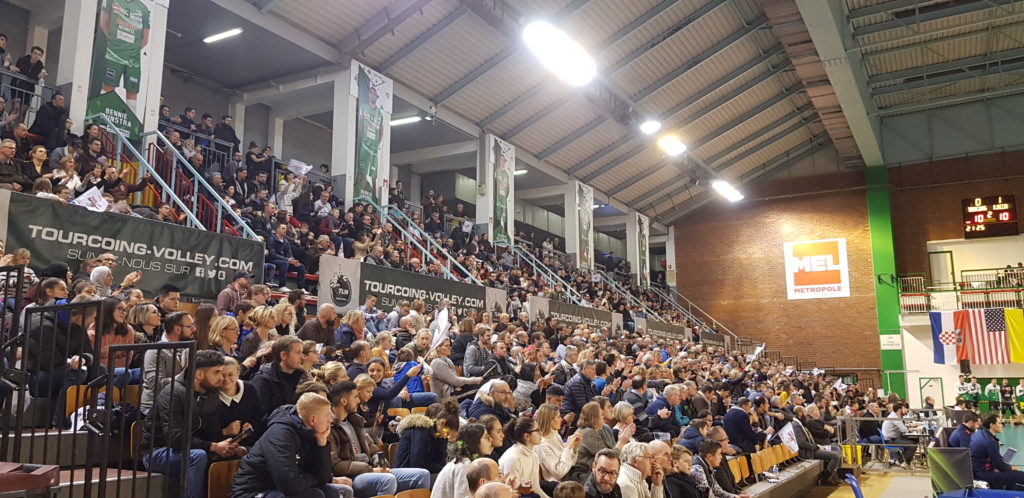 Tribune de la salle Leo Lagrange de Tourcoing.