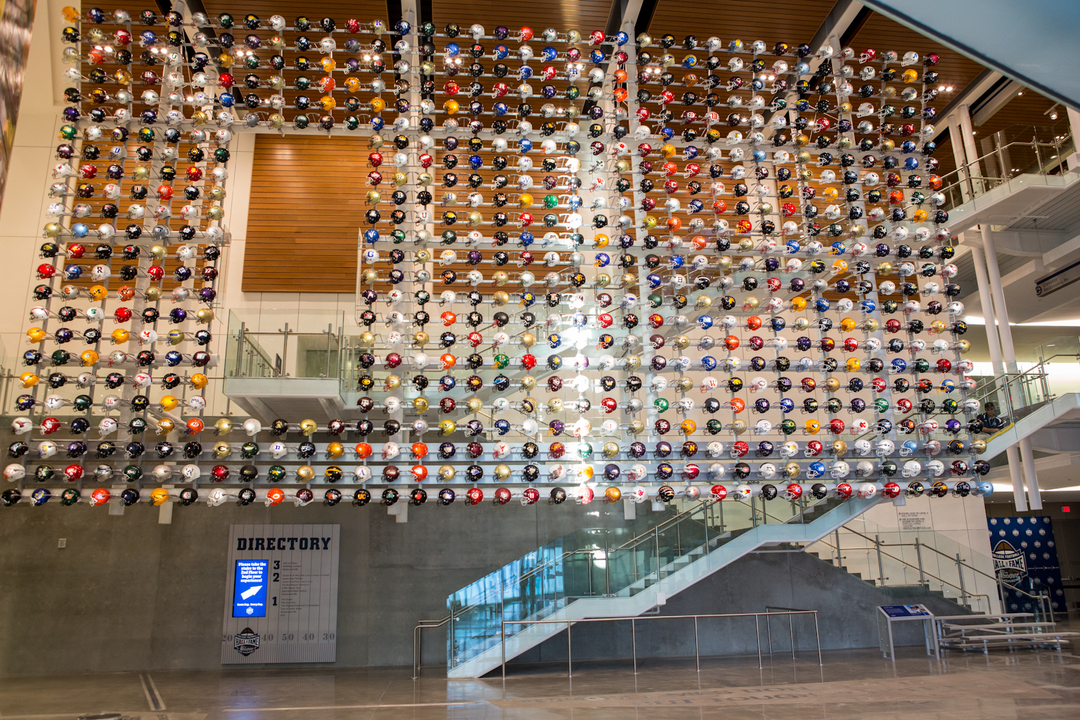 Le Helmet Wall du College Football Hall of Fame