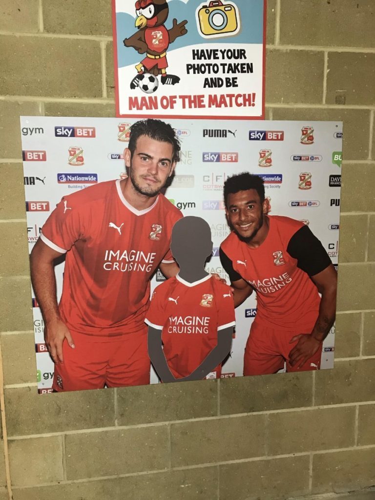 Photo-Swindon-Town-FC-Danny-Lee