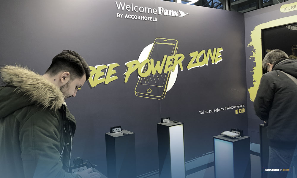 Le stand pour recharger son téléphone mobile gratuitement