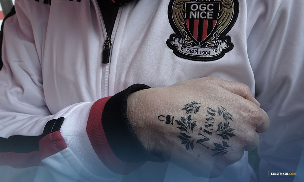 Un fan de l'OGC Nice tatoué du logo Nissa sur la main