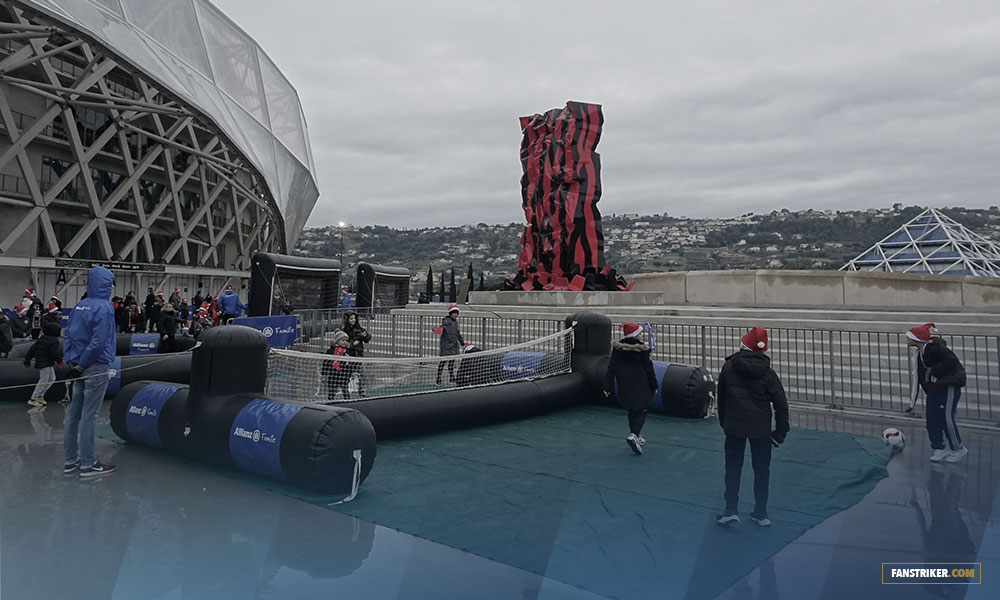 Le village Allianz Famille sur le parvis du stade