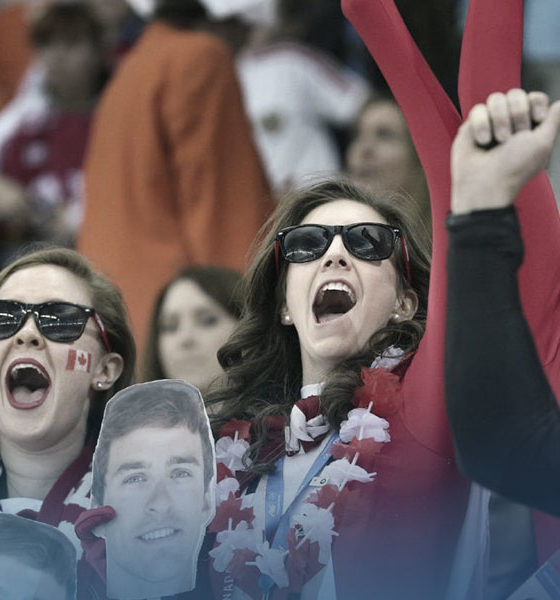 Des supportrices dans un stade à Toronto