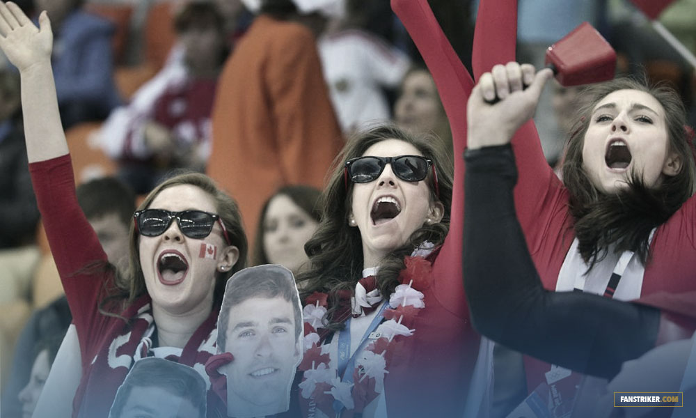 Des supportrices dans un stade à Toronto
