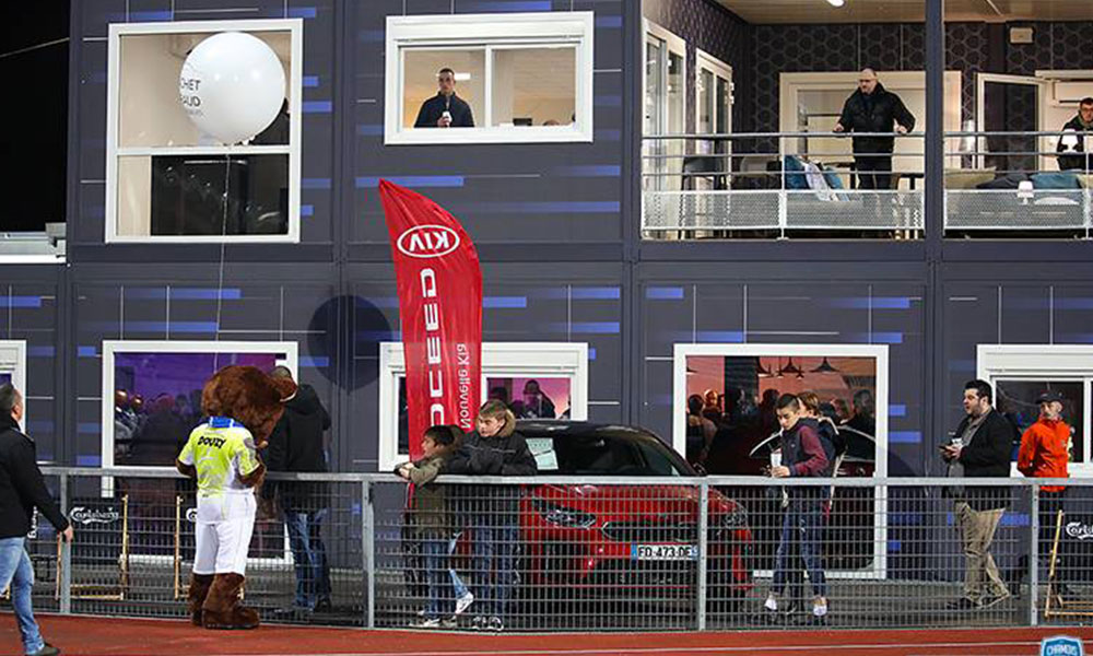 A l'extérieur, il y a encore un espace pour regarder le match