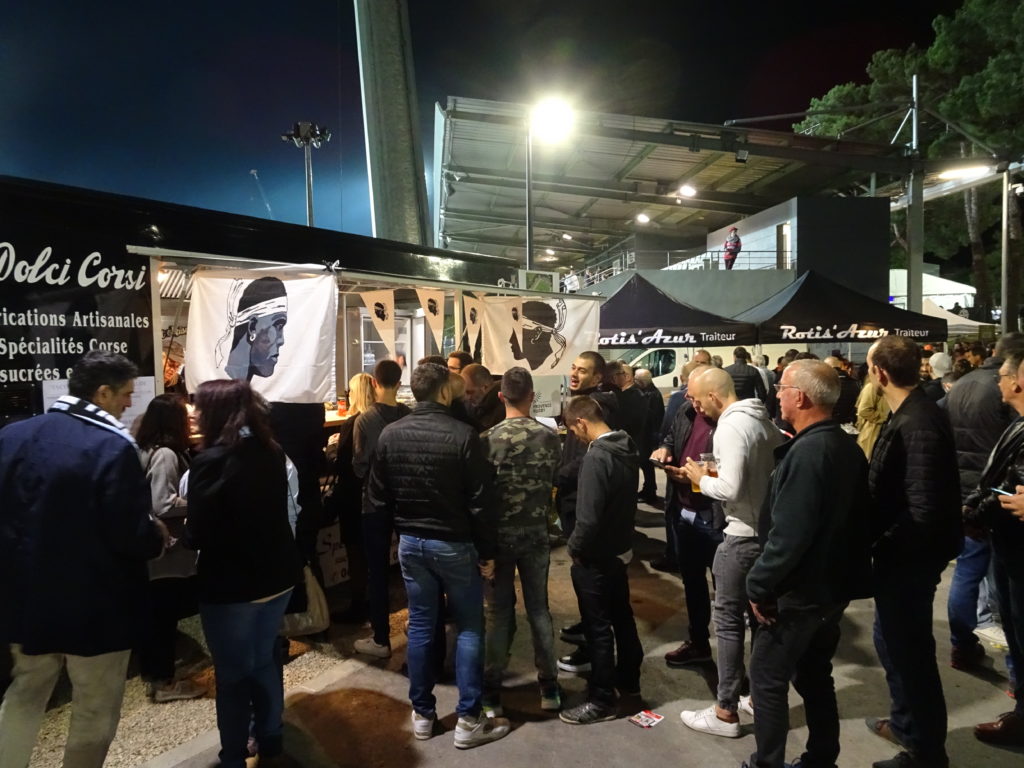 Le foodcourt du stade situé en Nord-Ouest