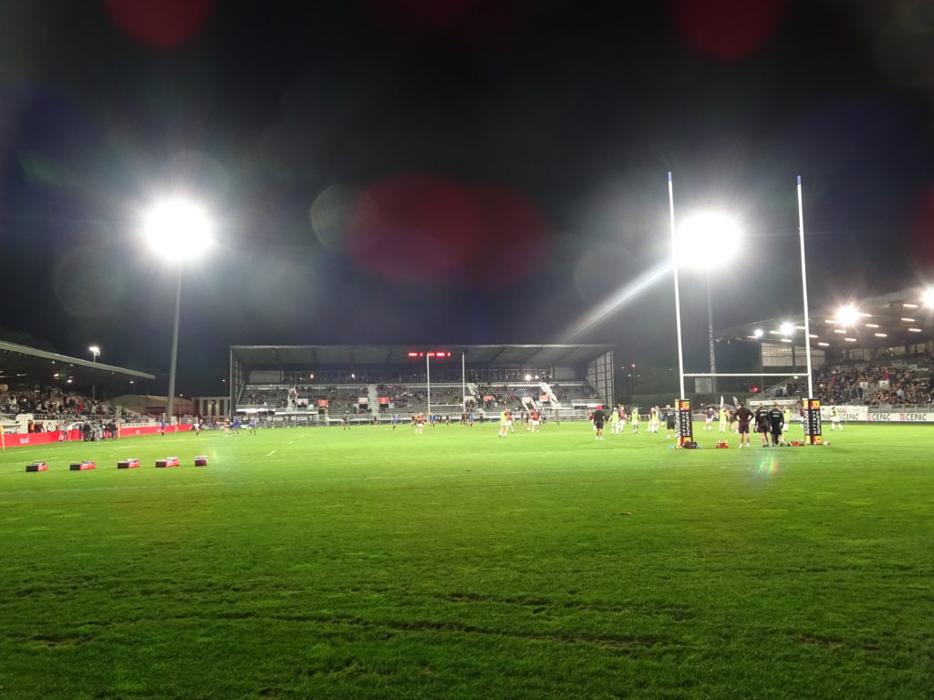 Le stade Maurice David à Aix en Provence compte environ 5 500 places