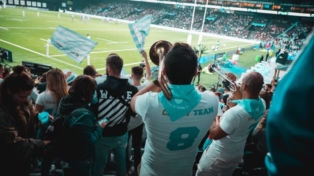 La fanfare met l'ambiance dans la Tribune Crazy