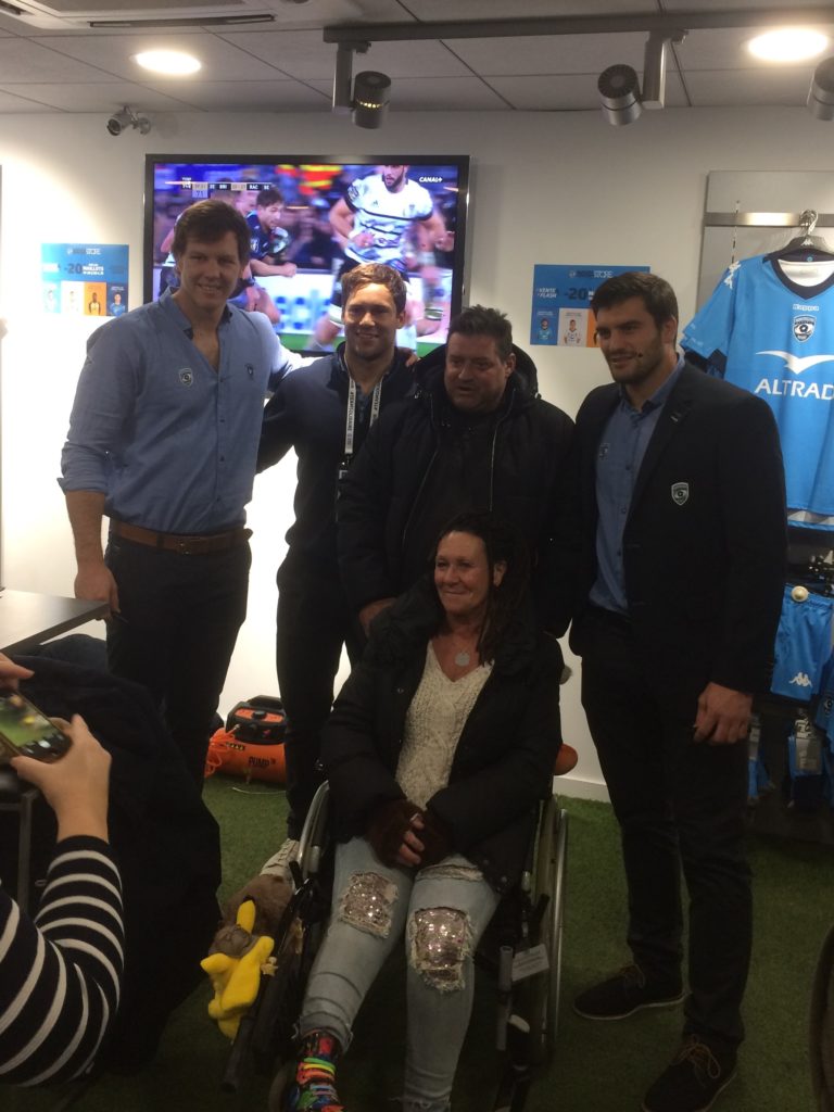 Séance photo à la boutique officielle du club avec des joueurs du MHR